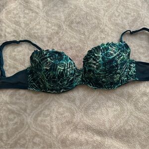 Victoria’s Secret bra, 32d